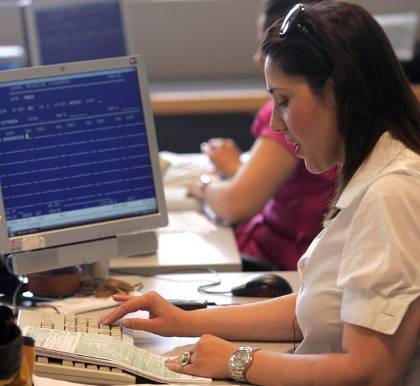 Πρόβλημα παρουσιάζεται για όσους οφείλουν να πληρώσουν χωρίς να έχουν λάβει την επιστροφή φόρου από τις δηλώσεις του 2010.