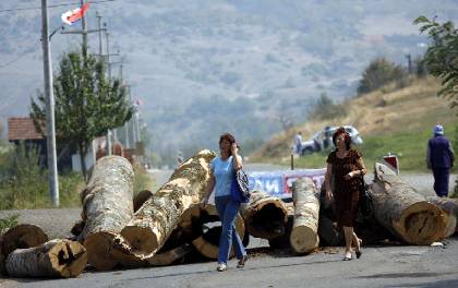 Παραμένουν στα οδοφράγματα οι Σέρβοι του βόρειου Κοσόβου